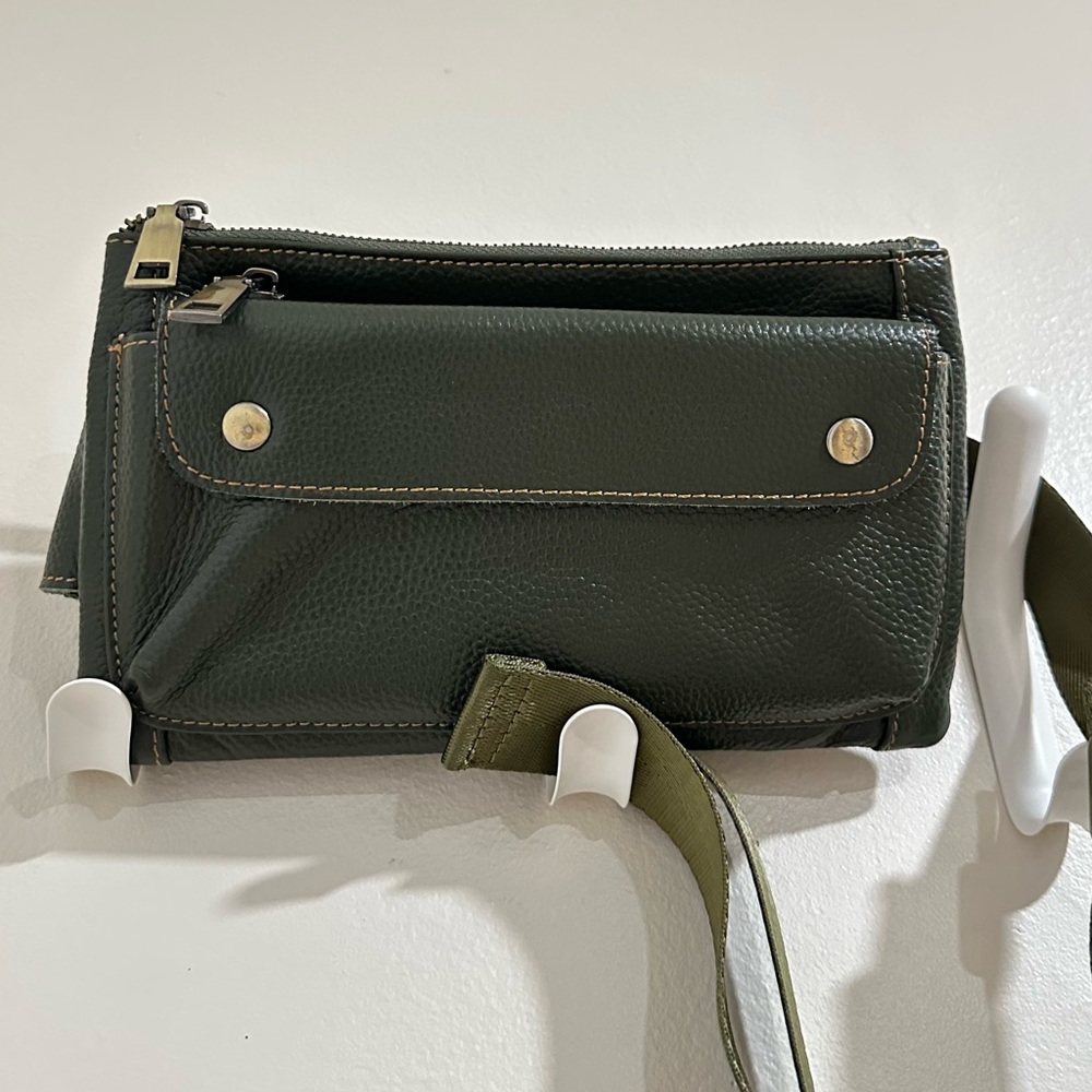 Loyofun Unisex Green Leather Belt Bag With Adjustable Waist Strap - Picture 2 of 12
